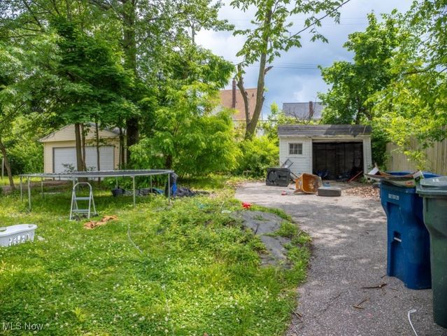 931 Yellowstone Road, Cleveland, OH 44121