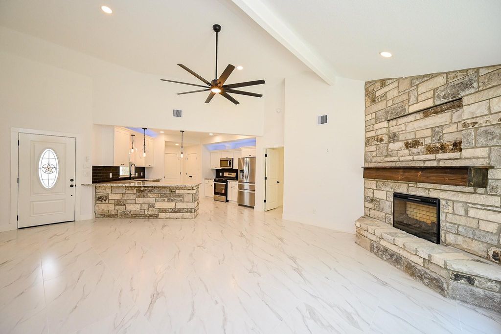 7423 Maczali Drive, Houston, TX 77489