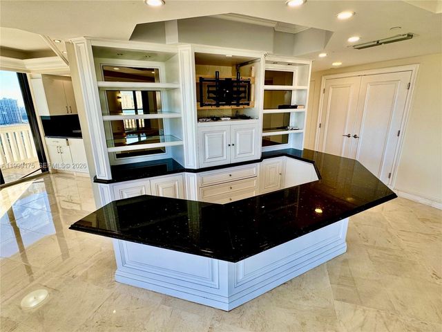 2000 Island Boulevard 1801, Aventura, FL 33160