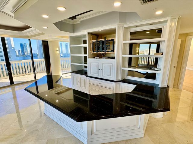 2000 Island Boulevard 1801, Aventura, FL 33160