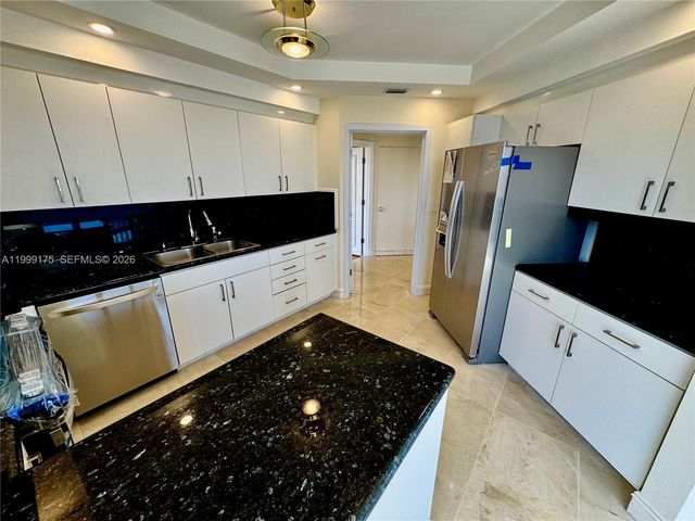 2000 Island Boulevard 1801, Aventura, FL 33160