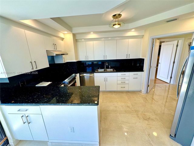 2000 Island Boulevard 1801, Aventura, FL 33160
