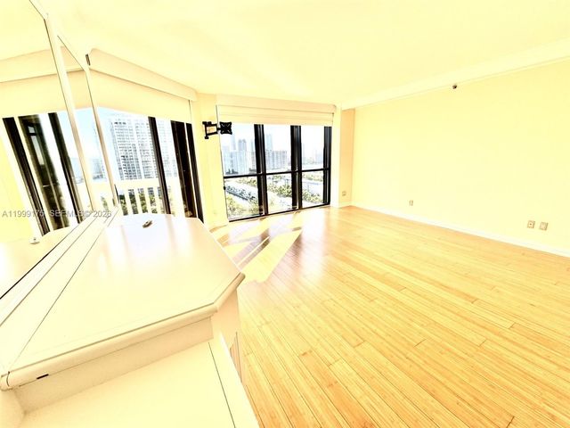 2000 Island Boulevard 1801, Aventura, FL 33160