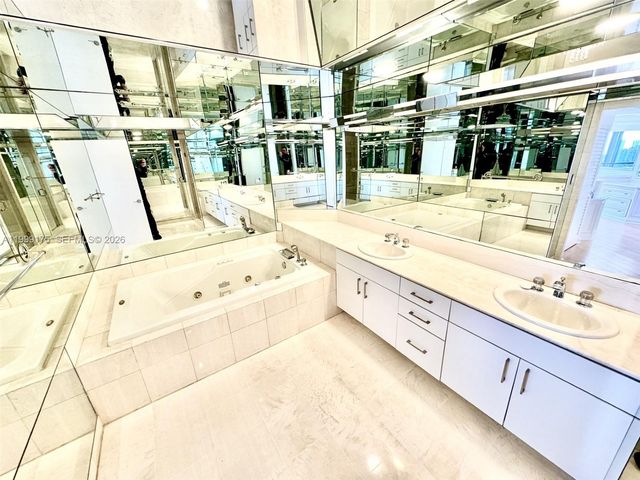 2000 Island Boulevard 1801, Aventura, FL 33160