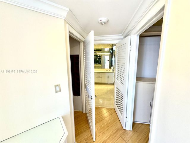 2000 Island Boulevard 1801, Aventura, FL 33160