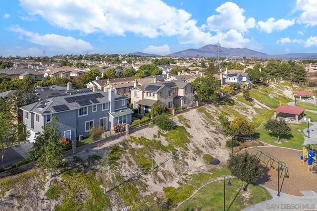 1670 Grasshopper Ln, Chula Vista, CA 91915