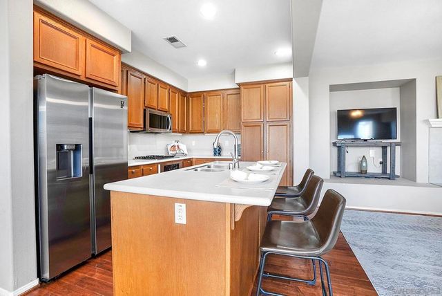 1670 Grasshopper Ln, Chula Vista, CA 91915