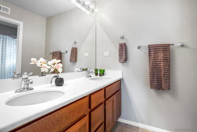 1670 Grasshopper Ln, Chula Vista, CA 91915