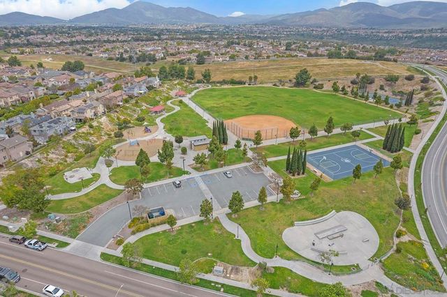 1670 Grasshopper Ln, Chula Vista, CA 91915