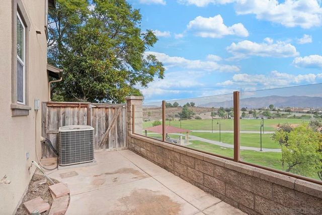 1670 Grasshopper Ln, Chula Vista, CA 91915