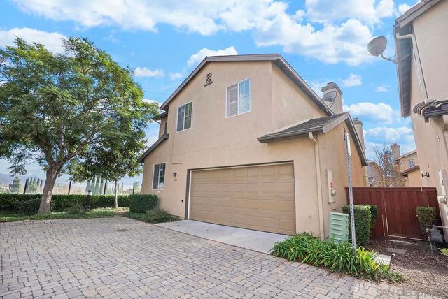 1670 Grasshopper Ln, Chula Vista, CA 91915
