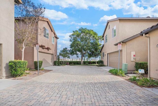1670 Grasshopper Ln, Chula Vista, CA 91915