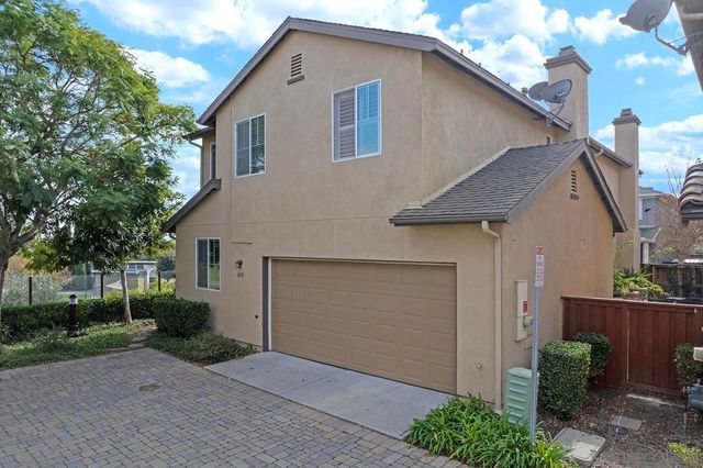 1670 Grasshopper Ln, Chula Vista, CA 91915