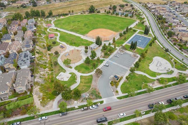 1670 Grasshopper Ln, Chula Vista, CA 91915