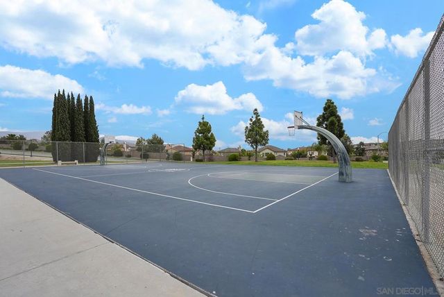 1670 Grasshopper Ln, Chula Vista, CA 91915