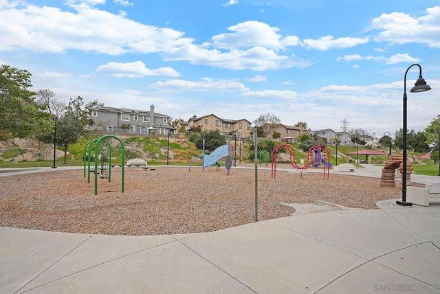 1670 Grasshopper Ln, Chula Vista, CA 91915