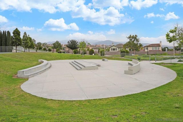 1670 Grasshopper Ln, Chula Vista, CA 91915