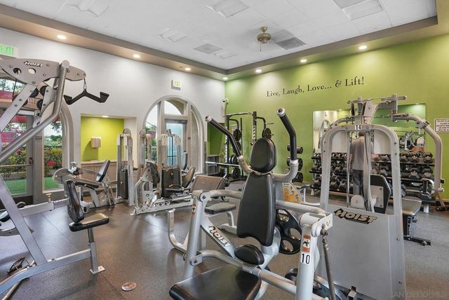 1670 Grasshopper Ln, Chula Vista, CA 91915