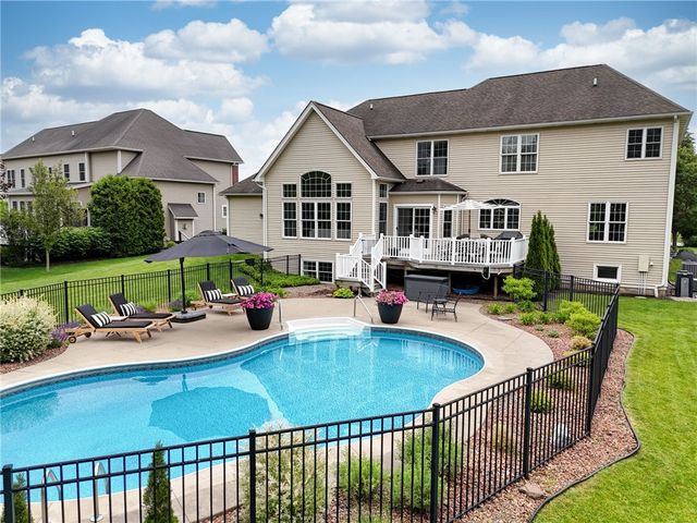 32 Watersong Trail, Penfield, NY 14580