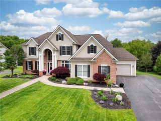 32 Watersong Trail, Penfield, NY 14580