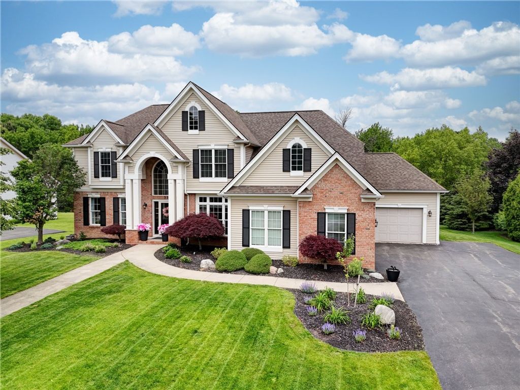 32 Watersong Trail, Penfield, NY 14580