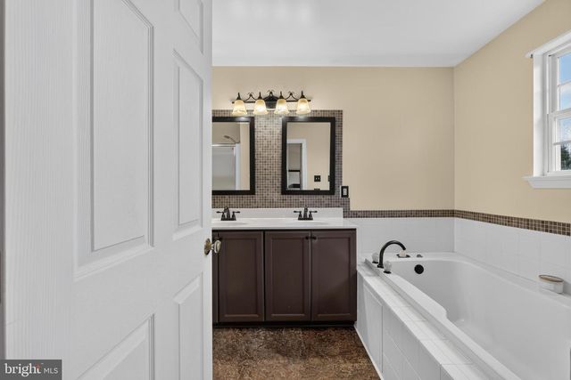122 WINSTON WAY, Oxford, PA 19363