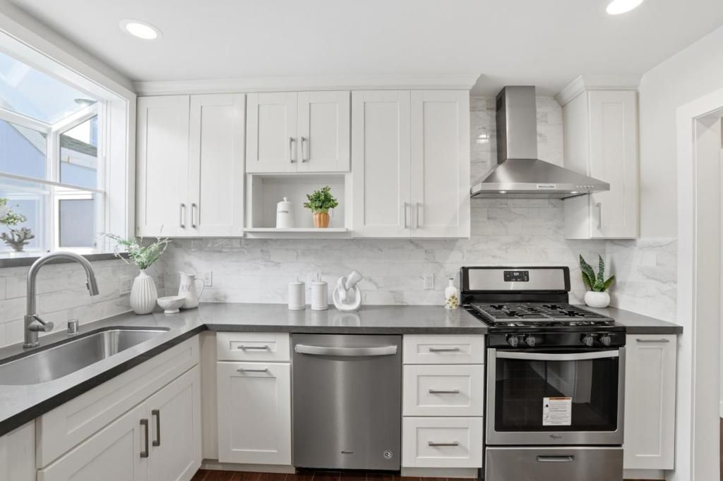 Image 12 of property listing at 605 Skyline Drive, Daly City, CA 94015