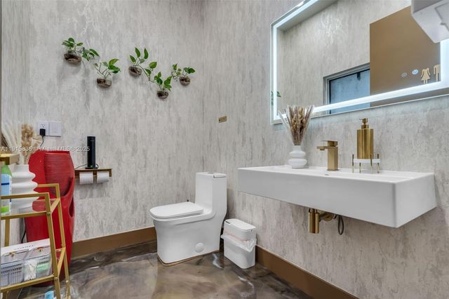 Confidential 8th St, Miami, FL 33184