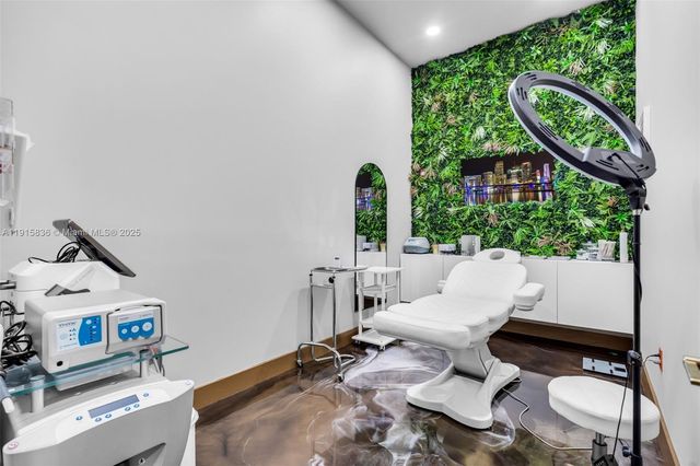 Confidential 8th St, Miami, FL 33184