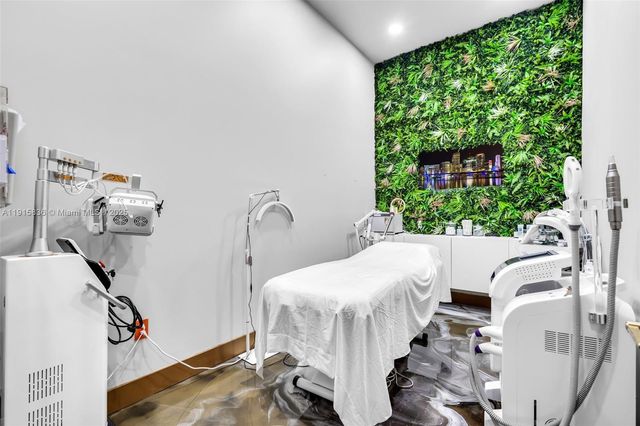 Confidential 8th St, Miami, FL 33184