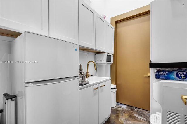 Confidential 8th St, Miami, FL 33184