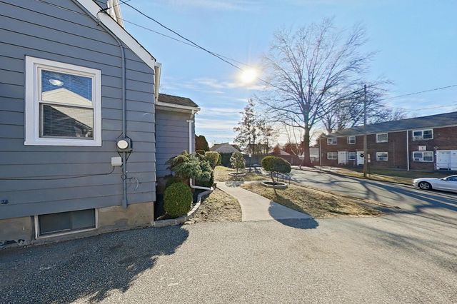 127 IOZIA TERRACE, Elmwood Park, NJ 07407