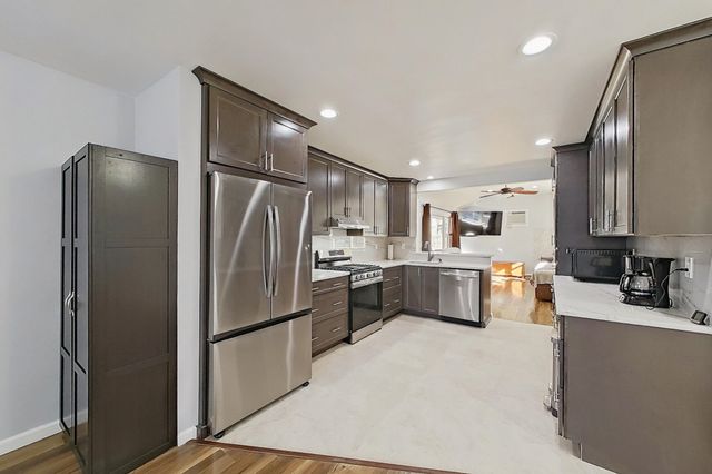 127 IOZIA TERRACE, Elmwood Park, NJ 07407