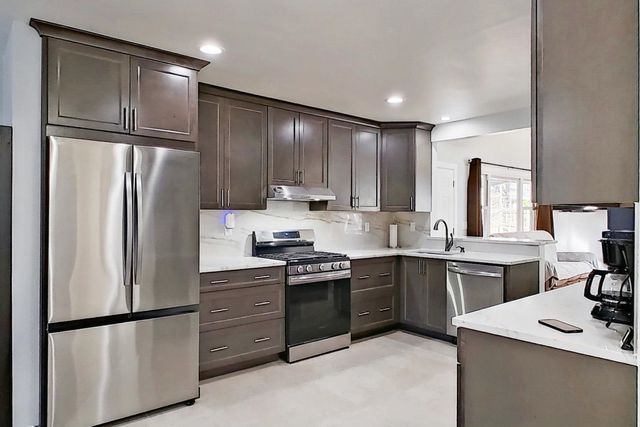 127 IOZIA TERRACE, Elmwood Park, NJ 07407