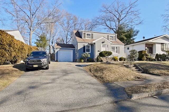 127 IOZIA TERRACE, Elmwood Park, NJ 07407