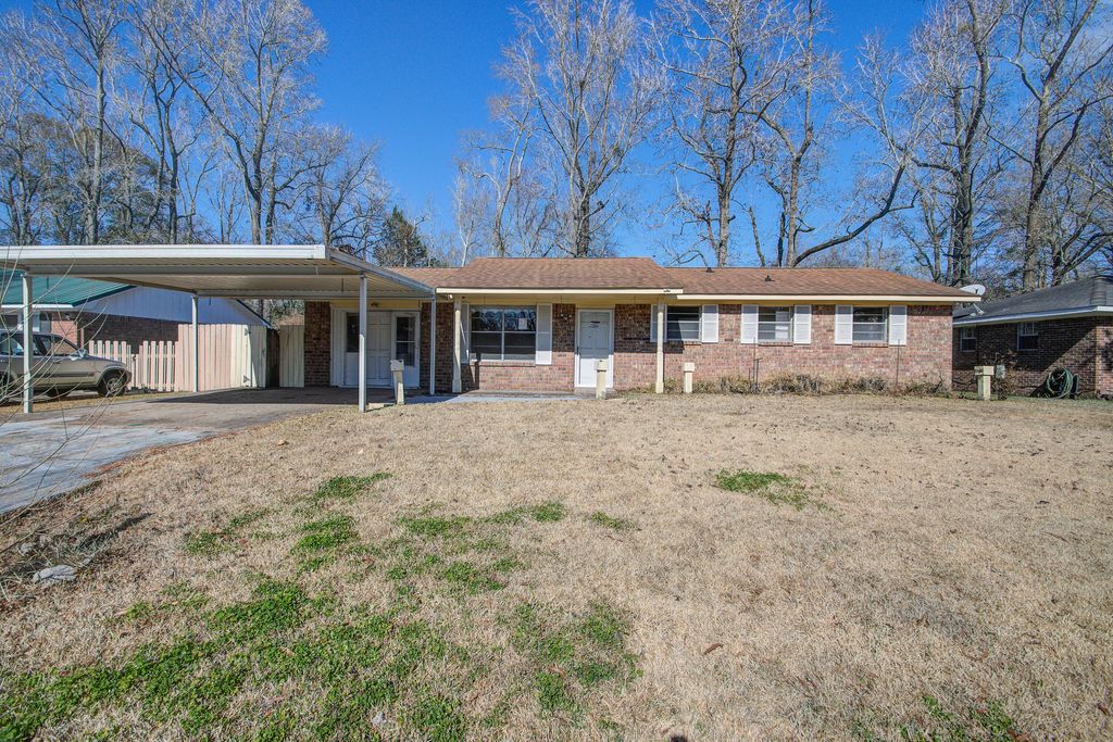 Image 15 of property listing at 114 Froman Drive, Summerville, SC 29483