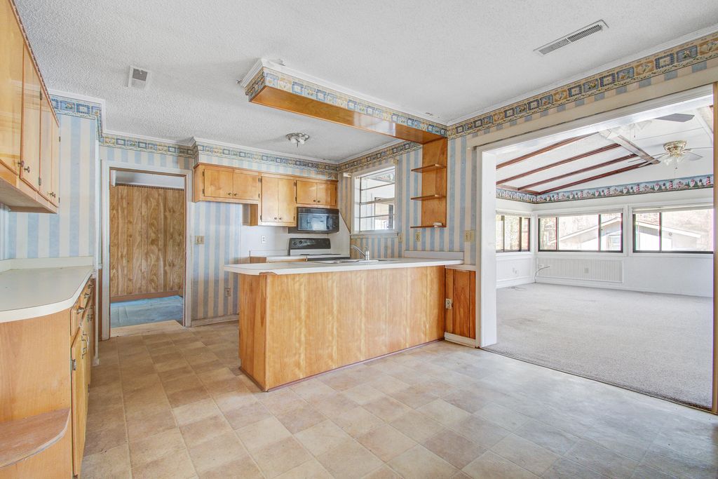 Image 3 of property listing at 114 Froman Drive, Summerville, SC 29483