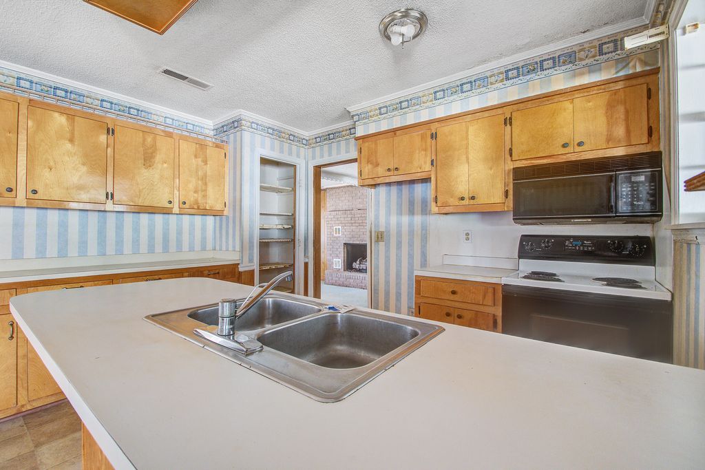 Image 4 of property listing at 114 Froman Drive, Summerville, SC 29483