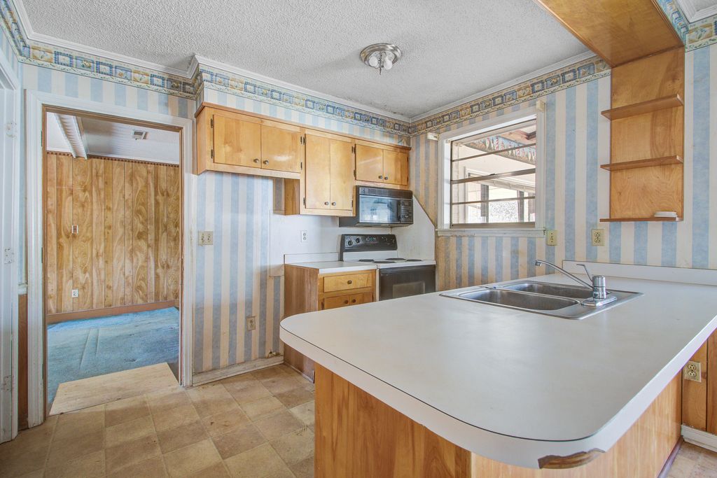 Image 5 of property listing at 114 Froman Drive, Summerville, SC 29483