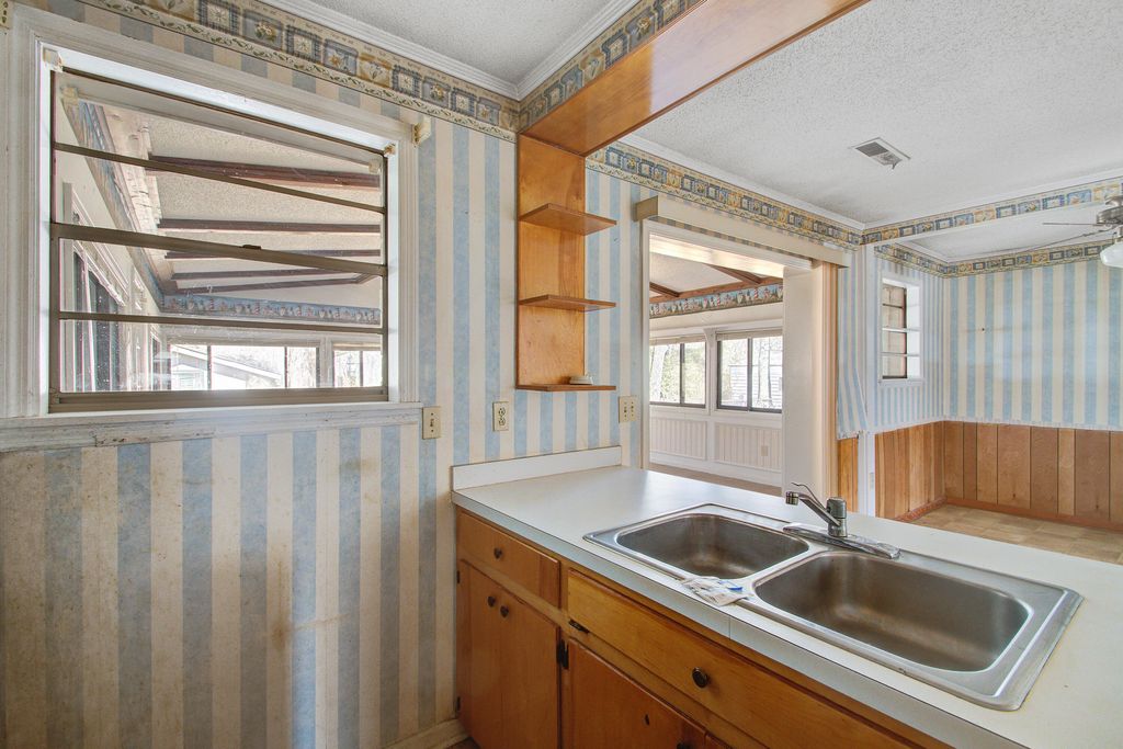 Image 7 of property listing at 114 Froman Drive, Summerville, SC 29483