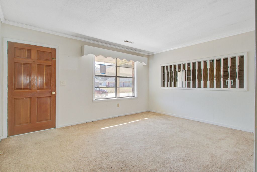 Image 9 of property listing at 114 Froman Drive, Summerville, SC 29483