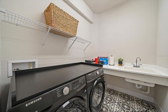 1574 RUNNING TIDE PLACE, Sarasota, FL 34240