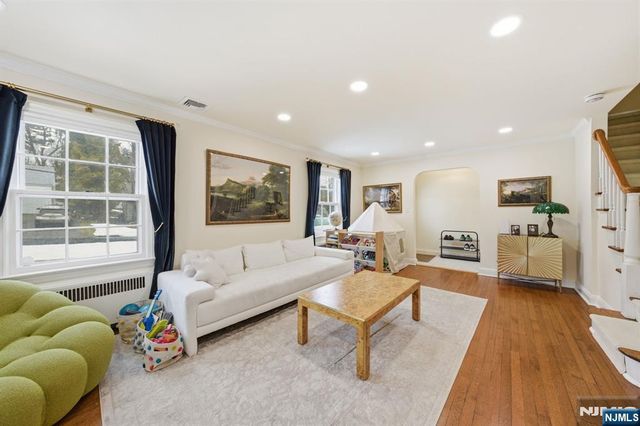 98 Windsor Road, Tenafly, NJ 07670