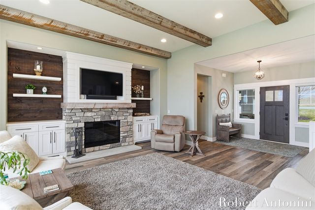 162 Lakeview Drive, Wayland, MI 49348