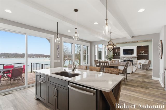 162 Lakeview Drive, Wayland, MI 49348