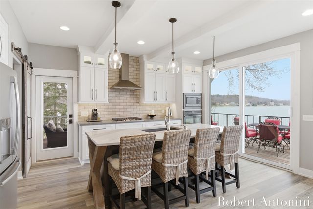 162 Lakeview Drive, Wayland, MI 49348