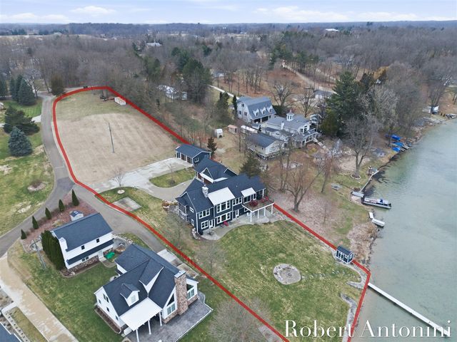 162 Lakeview Drive, Wayland, MI 49348