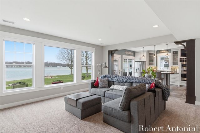 162 Lakeview Drive, Wayland, MI 49348