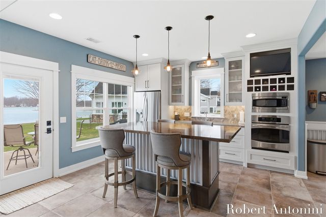 162 Lakeview Drive, Wayland, MI 49348