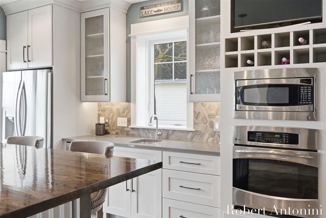 162 Lakeview Drive, Wayland, MI 49348